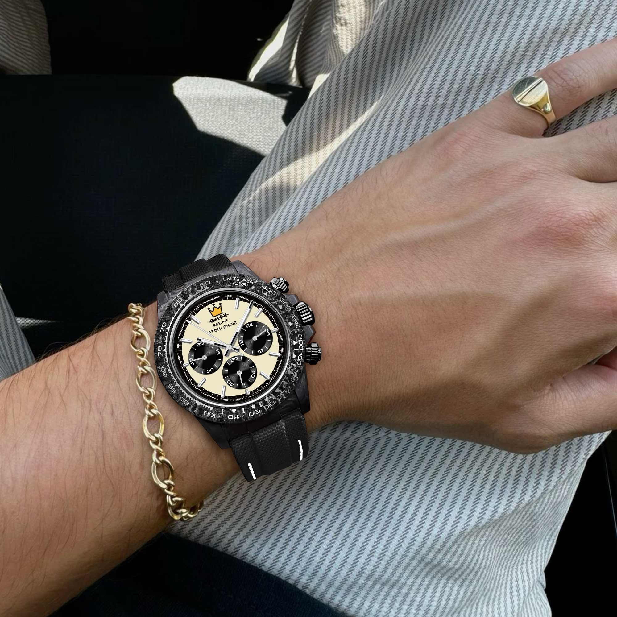 ساعة فيلوسيريكس المصنوعة من ألياف الكربون