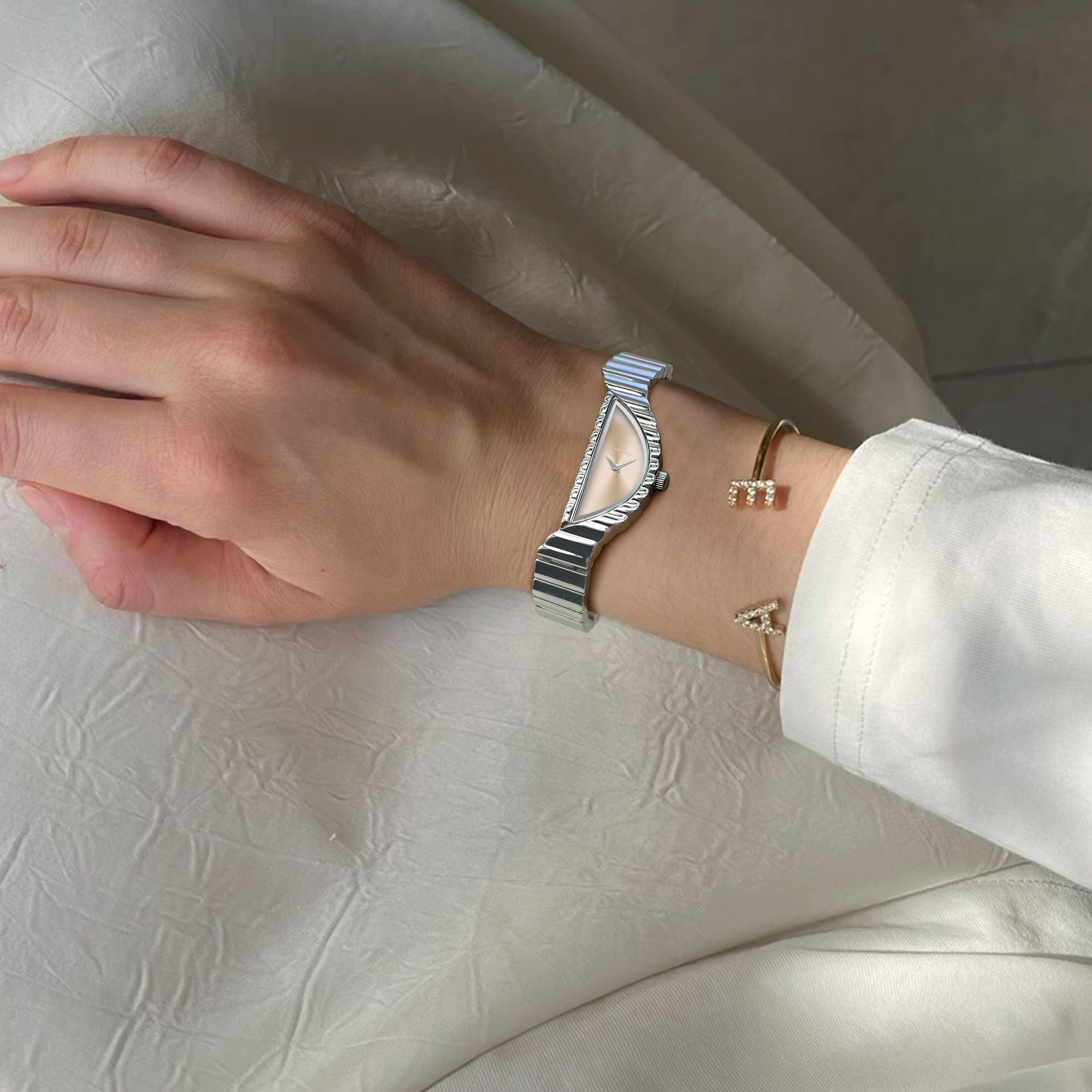 FIRST QUARTER CLASSIC WATCH