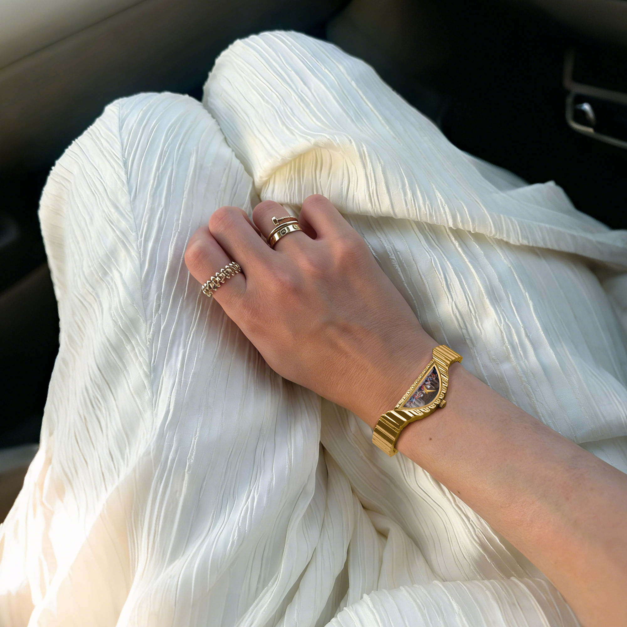 FIRST QUARTER CLASSIC WATCH