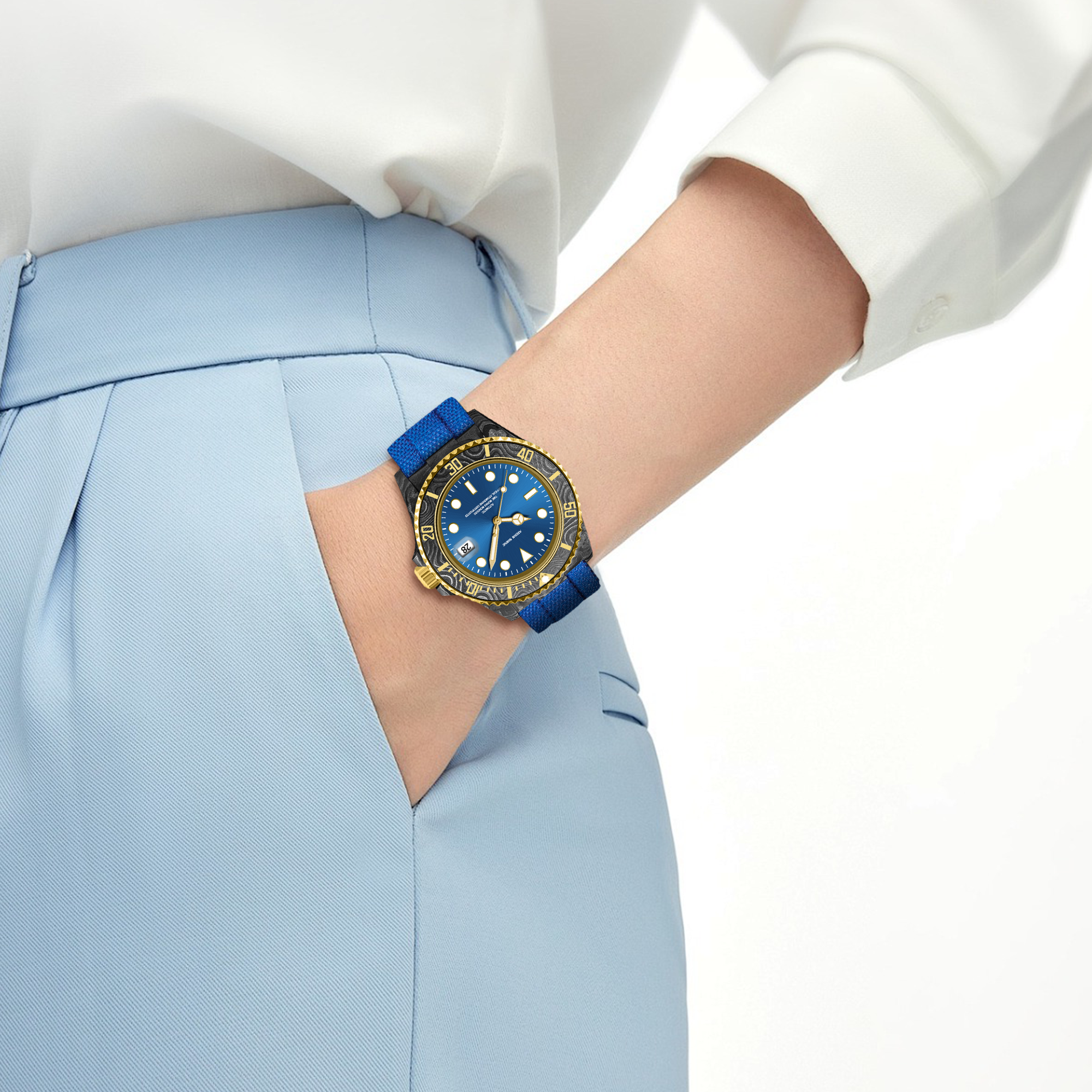 MONTRE HYDROCORE EN FIBRE DE CARBONE