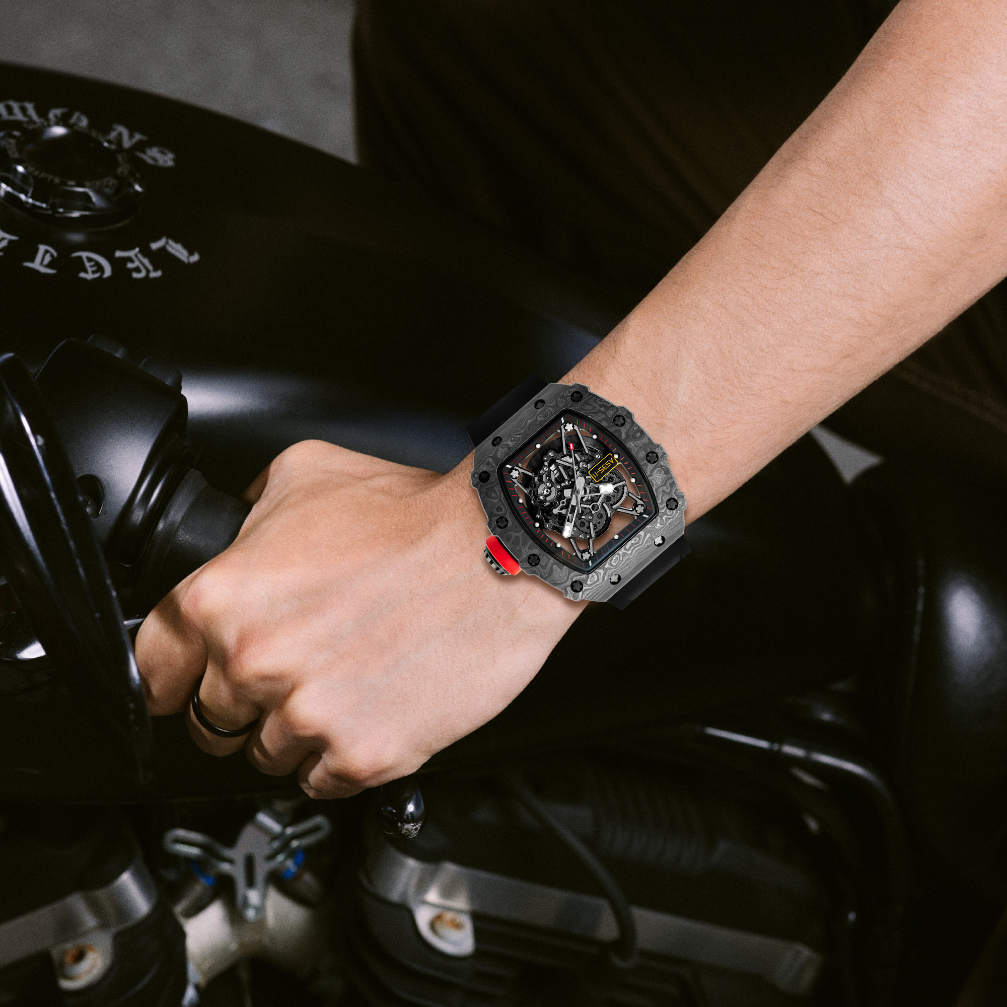 MONTRE MOTEUR CARBONE
