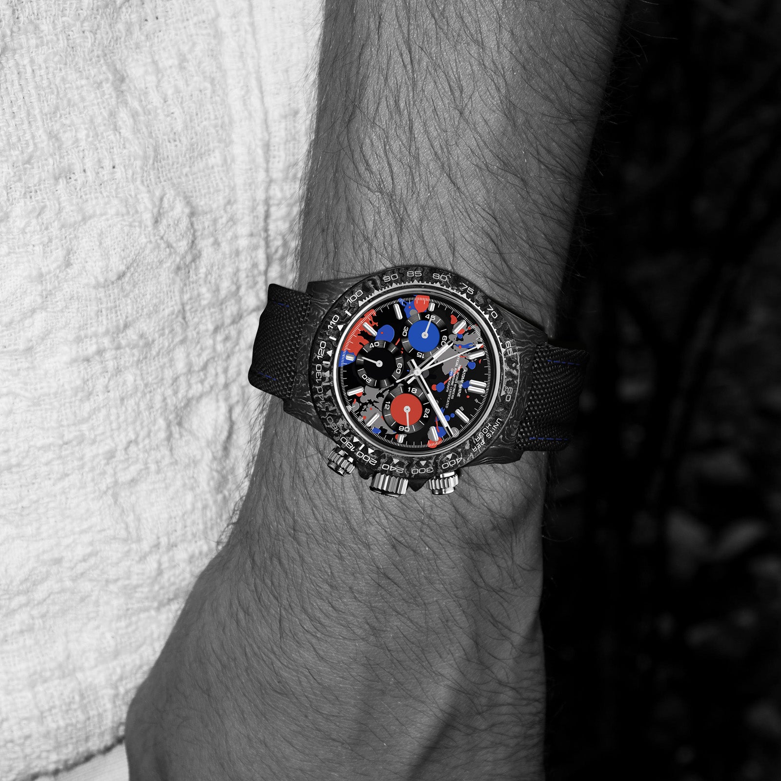 ساعة فيلوسيريكس المصنوعة من ألياف الكربون