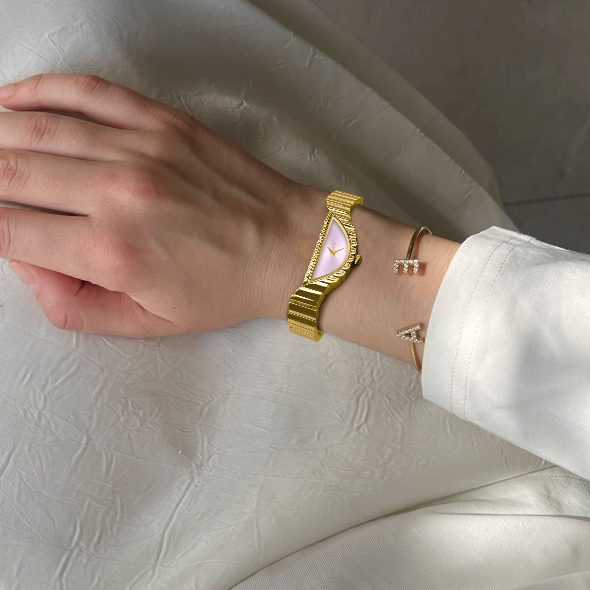 FIRST QUARTER CLASSIC WATCH