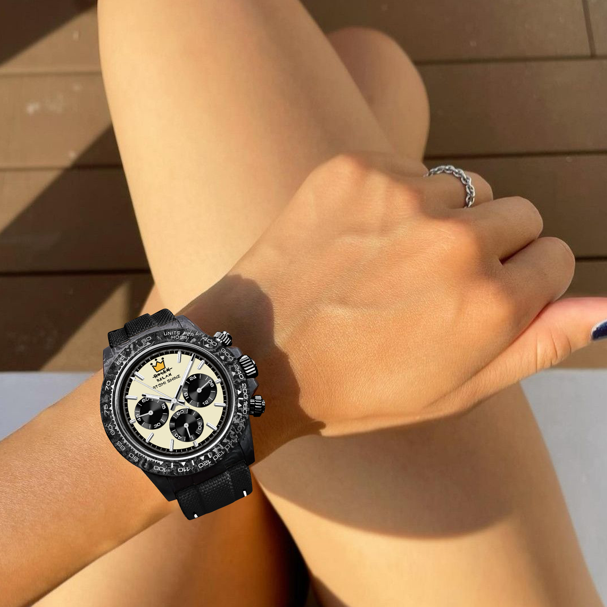 ساعة فيلوسيريكس المصنوعة من ألياف الكربون