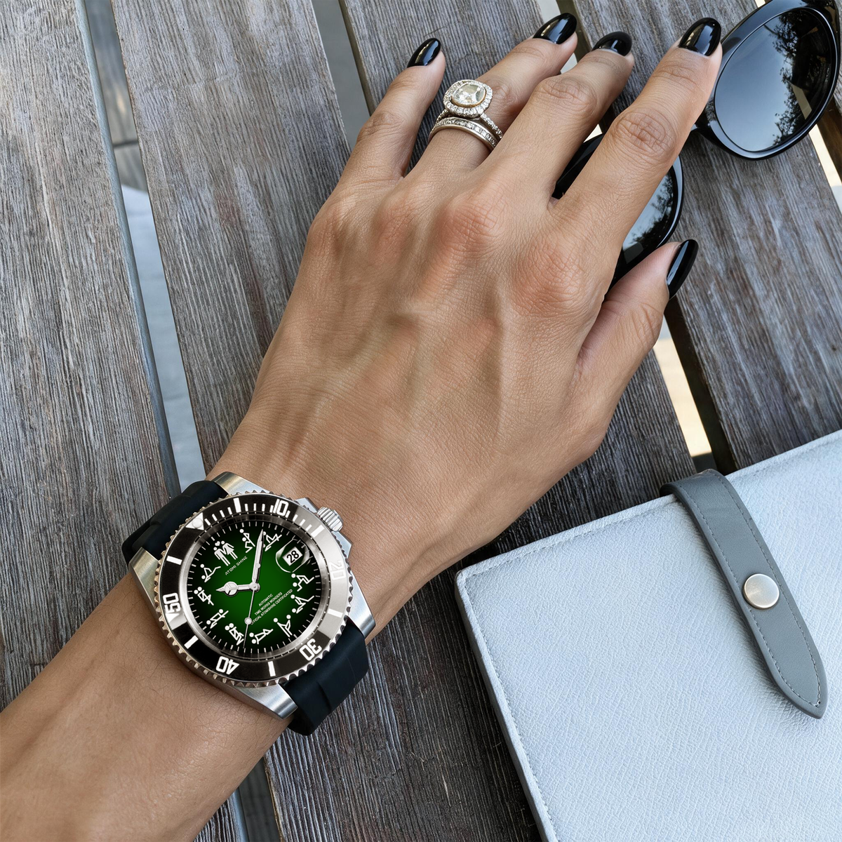 HYDROCORE Fluoro-Uhr