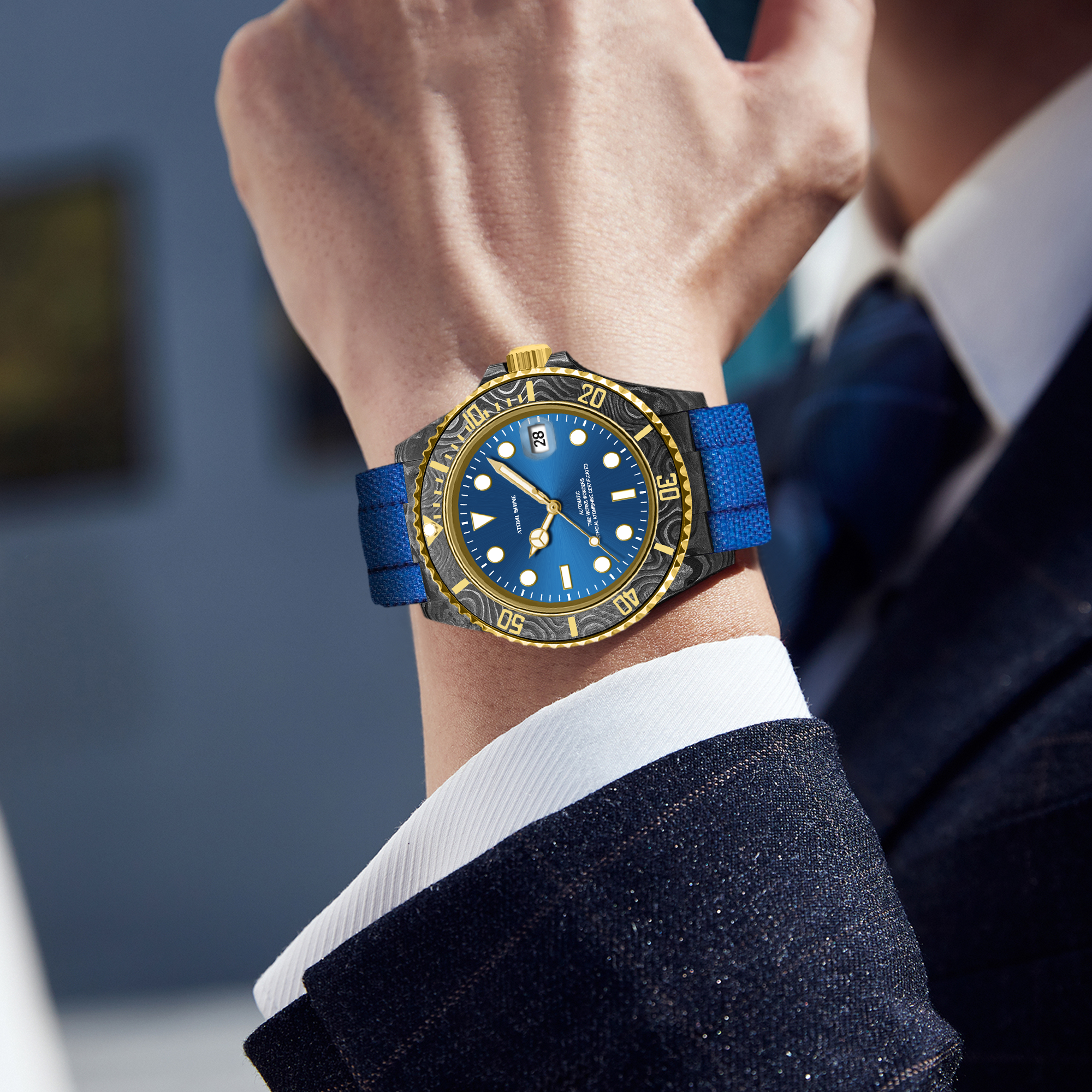 MONTRE HYDROCORE EN FIBRE DE CARBONE