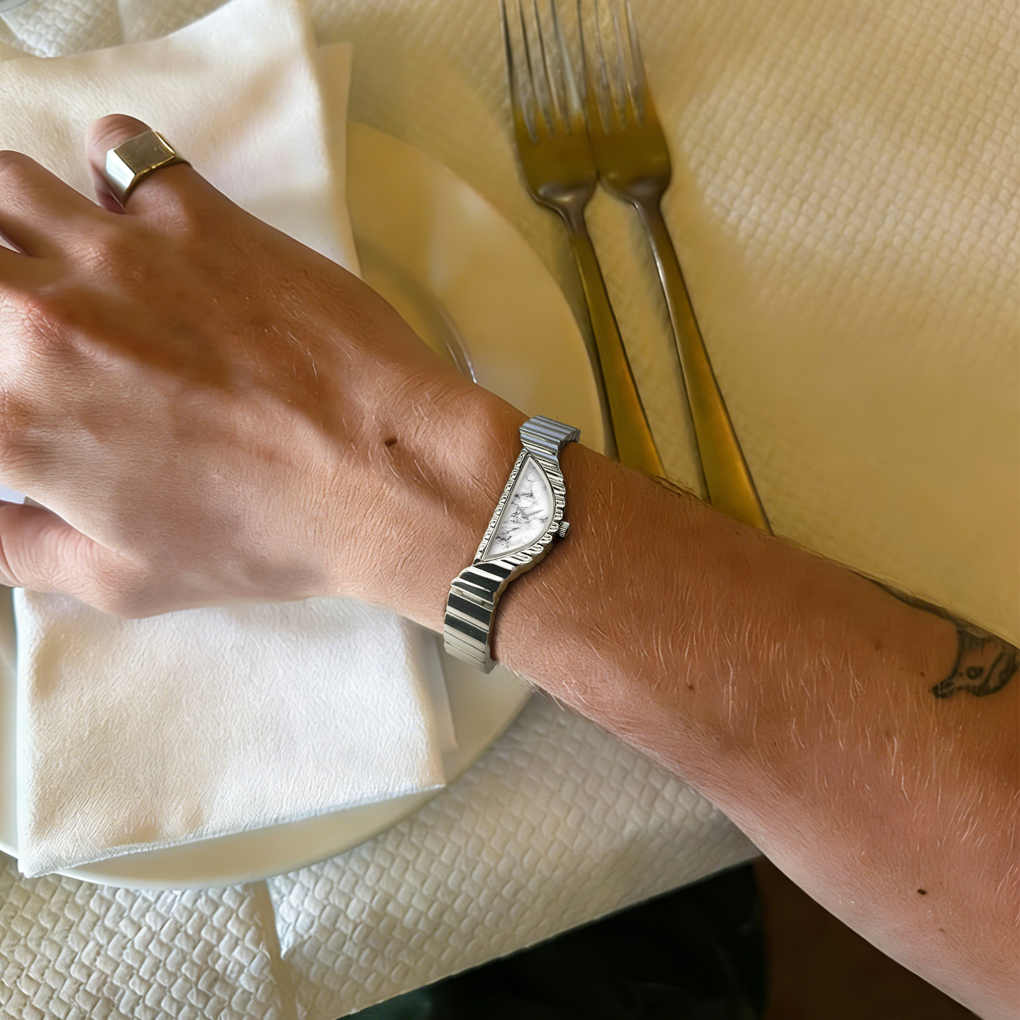 FIRST QUARTER CLASSIC WATCH