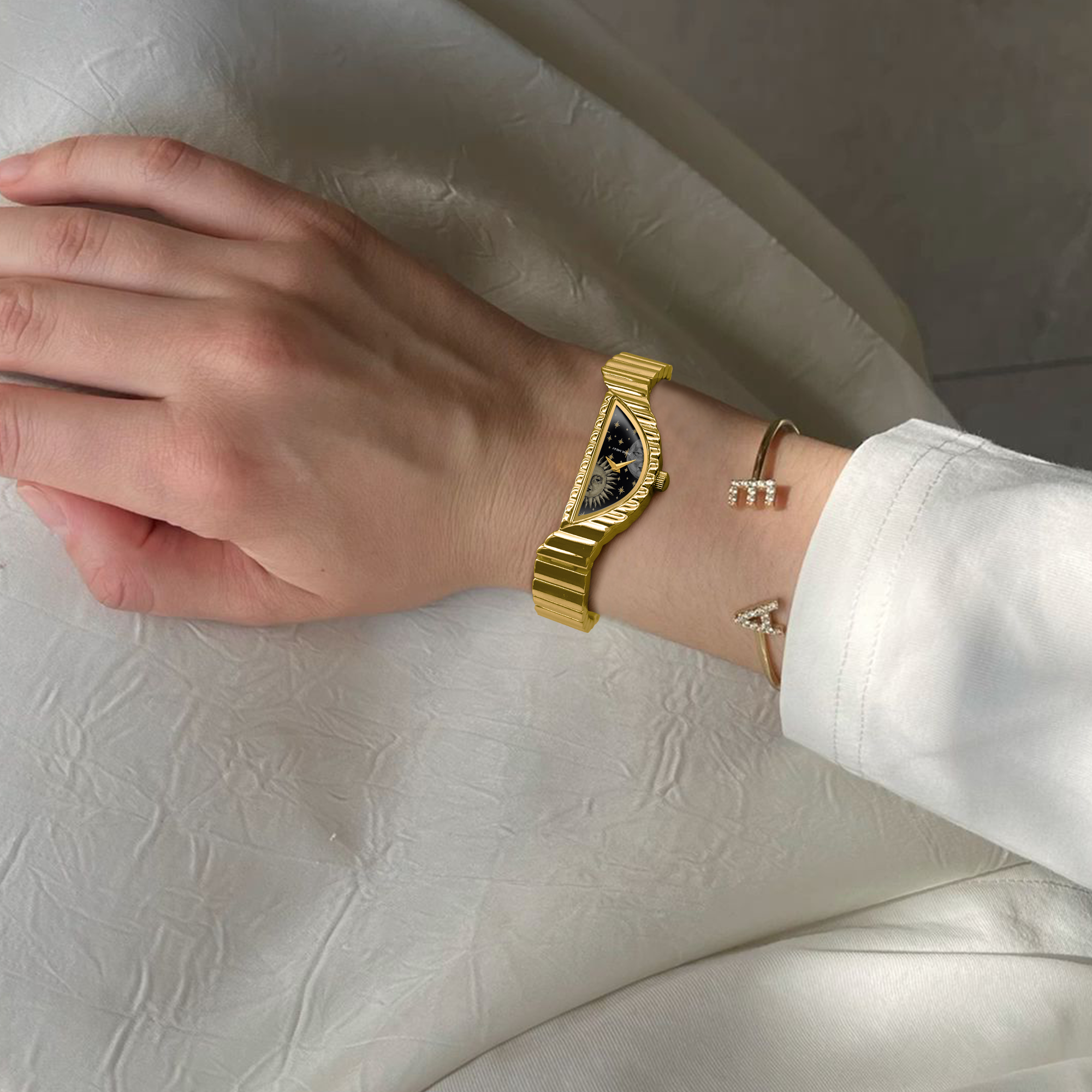 FIRST QUARTER CLASSIC WATCH