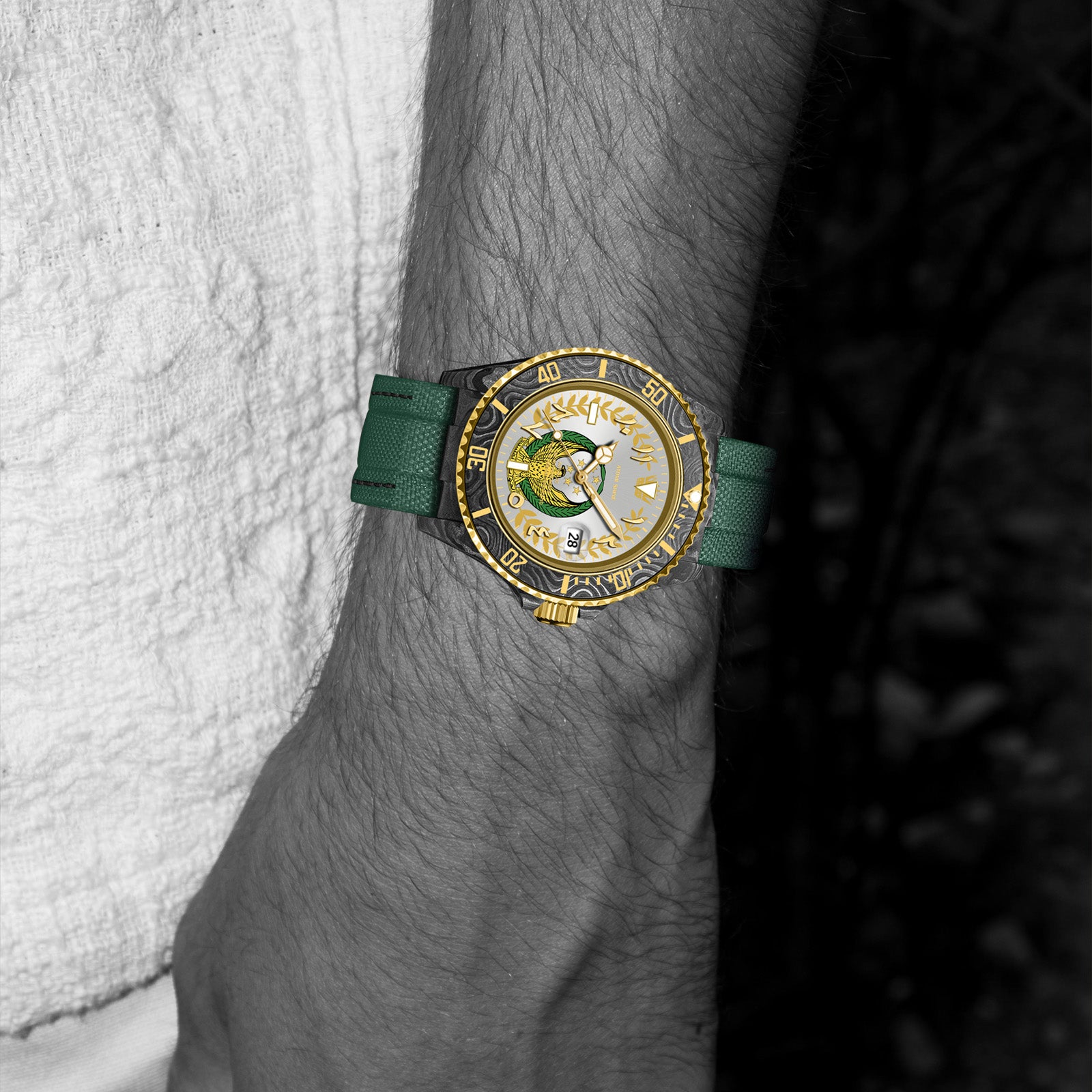 MONTRE HYDROCORE EN FIBRE DE CARBONE