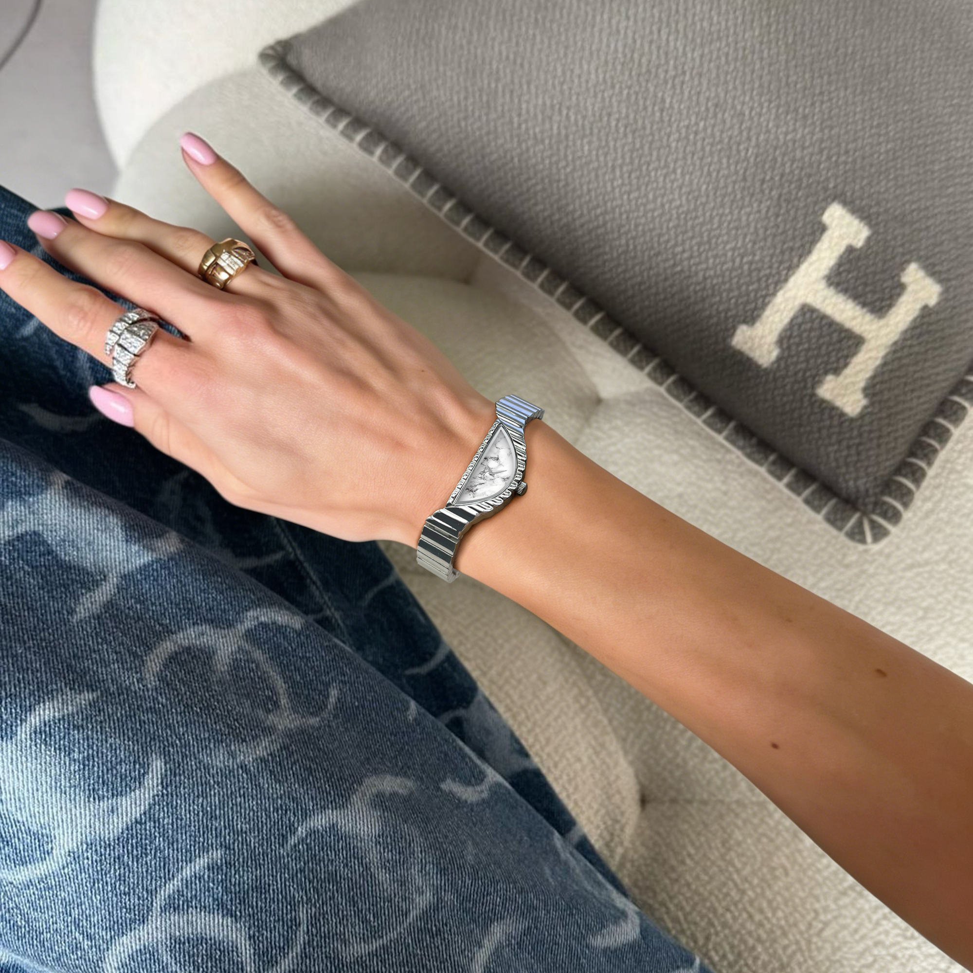 FIRST QUARTER CLASSIC WATCH