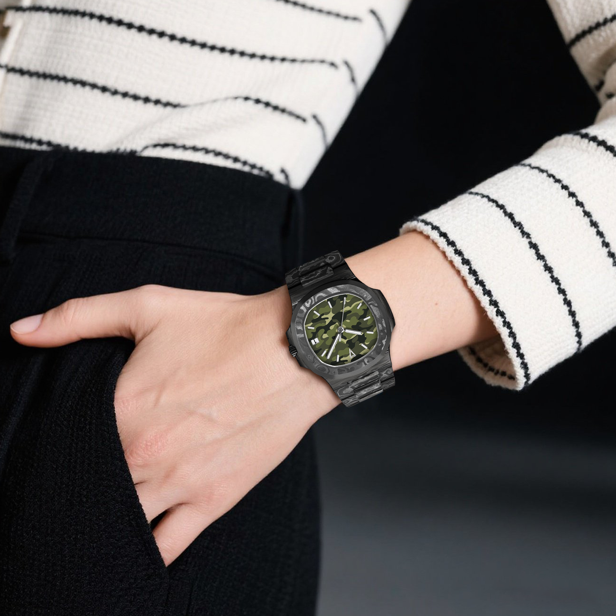 MONTRE EN FIBRE DE CARBONE TECHNAUTIC