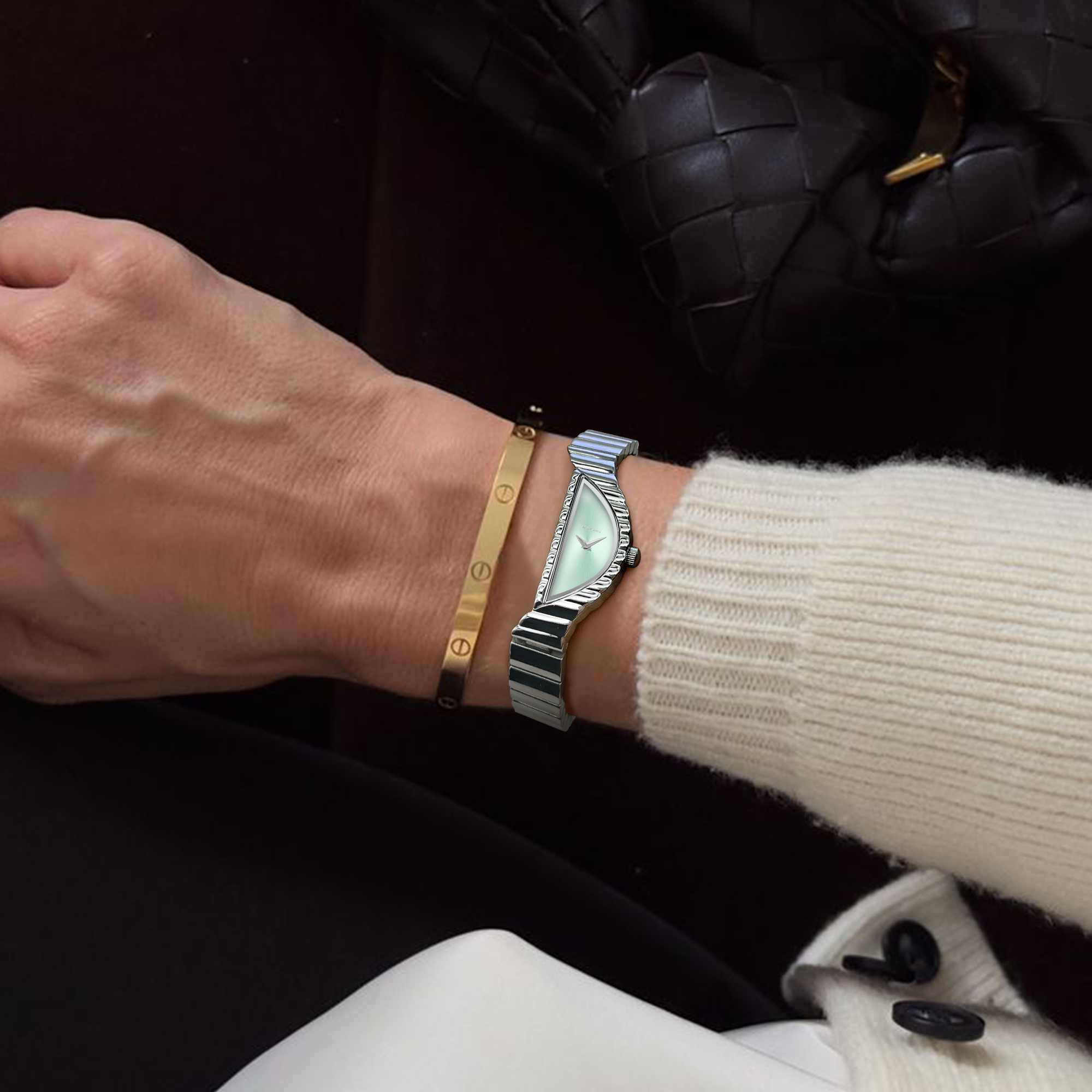 ساعة كلاسيكية للربع الأول